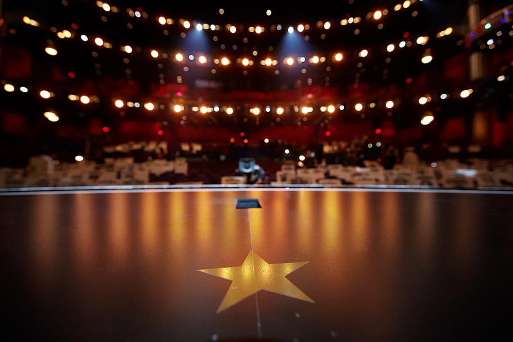 oscars-stage-empty